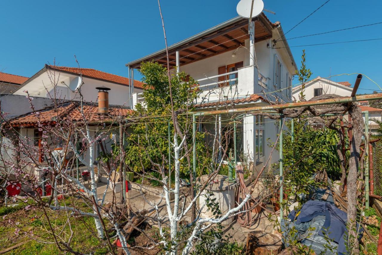 Apartments By The Sea Jelsa, Hvar - 11319 Exterior photo