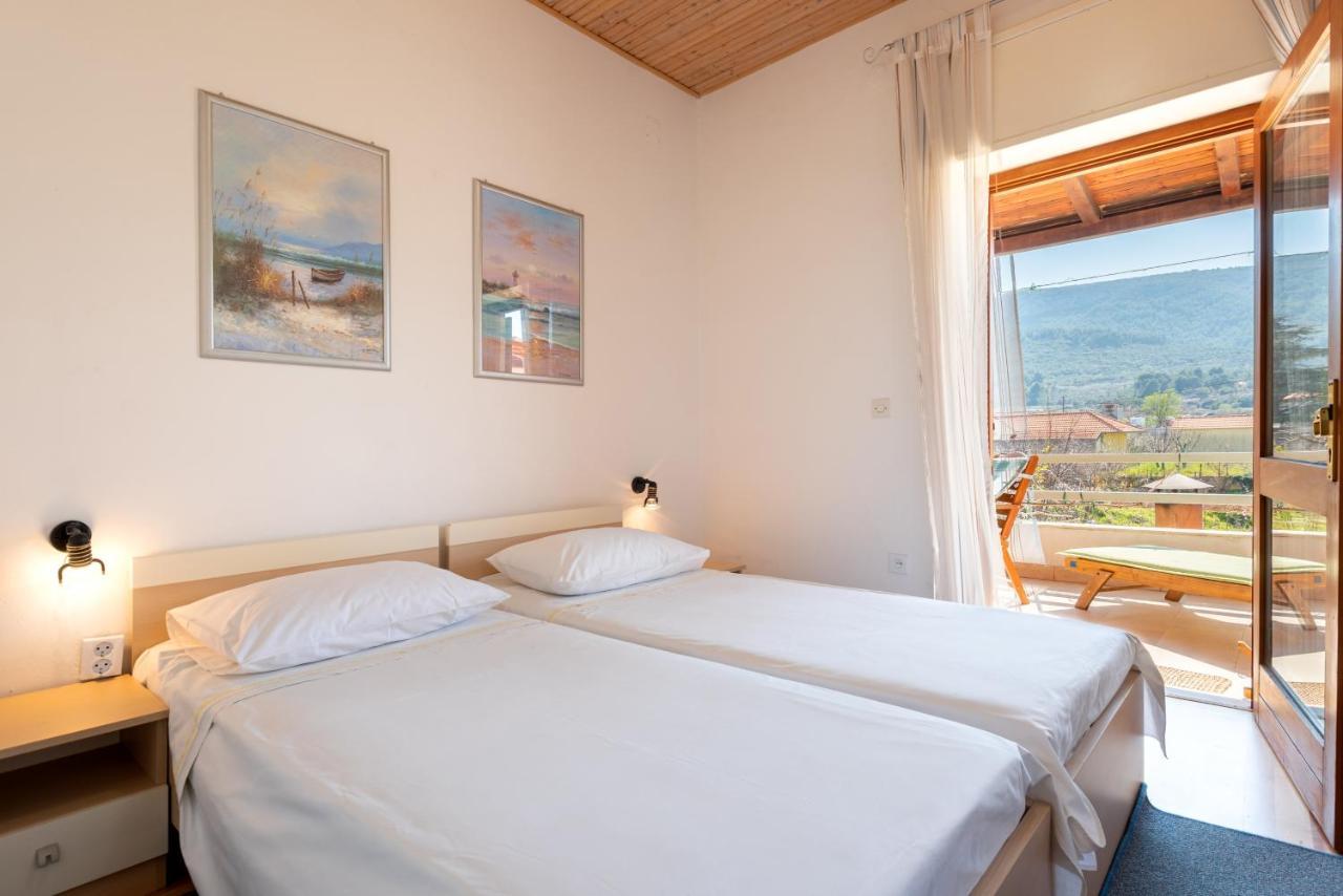 Apartments By The Sea Jelsa, Hvar - 11319 Exterior photo