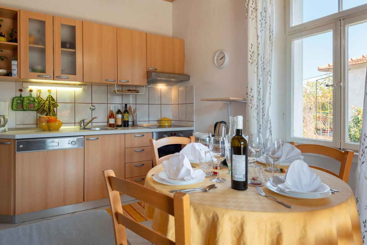 Apartments By The Sea Jelsa, Hvar - 11319 Exterior photo